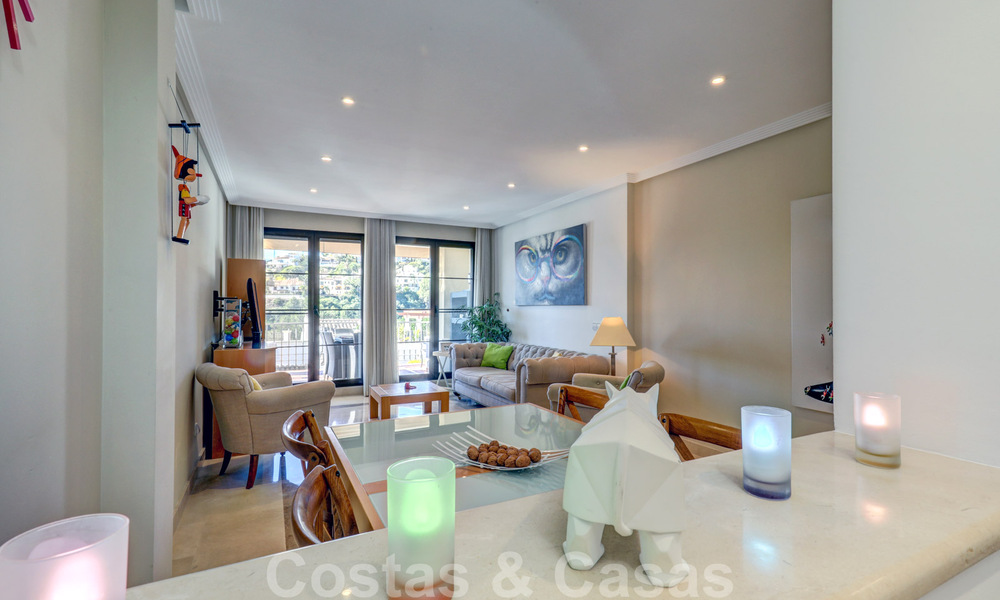 Mooi onderhouden, 3 slaapkamer appartement met golfzicht te koop in een gewild golf complex in Benahavis - Marbella 32306