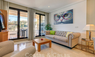 Mooi onderhouden, 3 slaapkamer appartement met golfzicht te koop in een gewild golf complex in Benahavis - Marbella 32309 