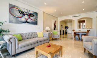 Mooi onderhouden, 3 slaapkamer appartement met golfzicht te koop in een gewild golf complex in Benahavis - Marbella 32310 