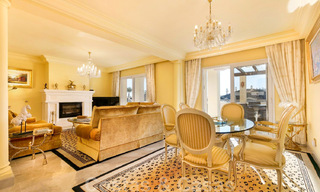 Ruim luxe penthouse te koop aan de golfbaan in Nueva Andalucia, Marbella met panoramisch uitzicht 32081 