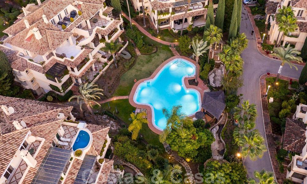 Ruim luxe penthouse te koop aan de golfbaan in Nueva Andalucia, Marbella met panoramisch uitzicht 32082