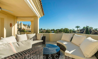Ruim luxe penthouse te koop aan de golfbaan in Nueva Andalucia, Marbella met panoramisch uitzicht 32084 