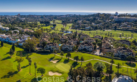 Ruim luxe penthouse te koop aan de golfbaan in Nueva Andalucia, Marbella met panoramisch uitzicht 32091