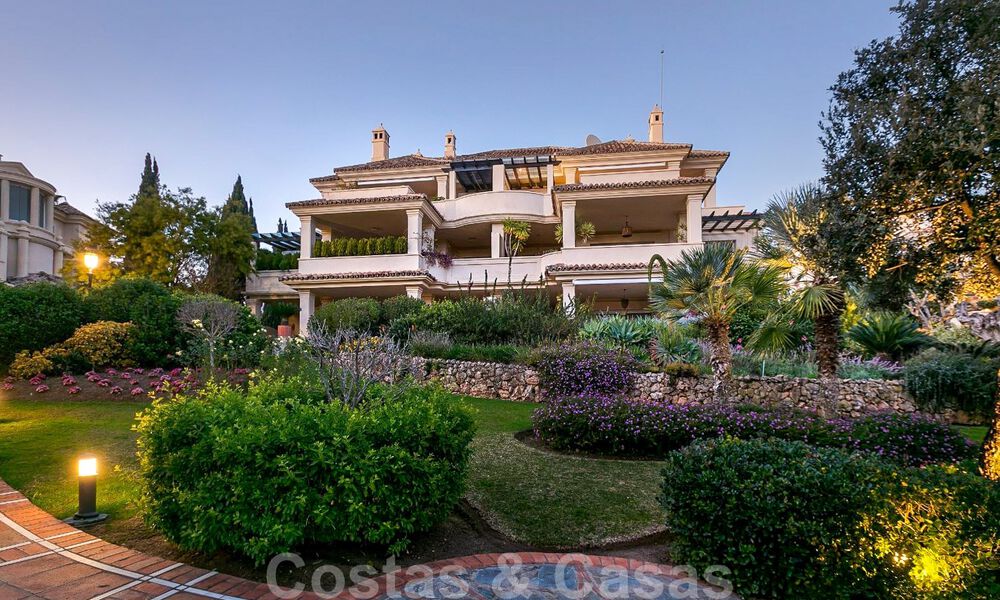 Ruim luxe penthouse te koop aan de golfbaan in Nueva Andalucia, Marbella met panoramisch uitzicht 32094