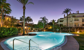 Ruim luxe penthouse te koop aan de golfbaan in Nueva Andalucia, Marbella met panoramisch uitzicht 32096 