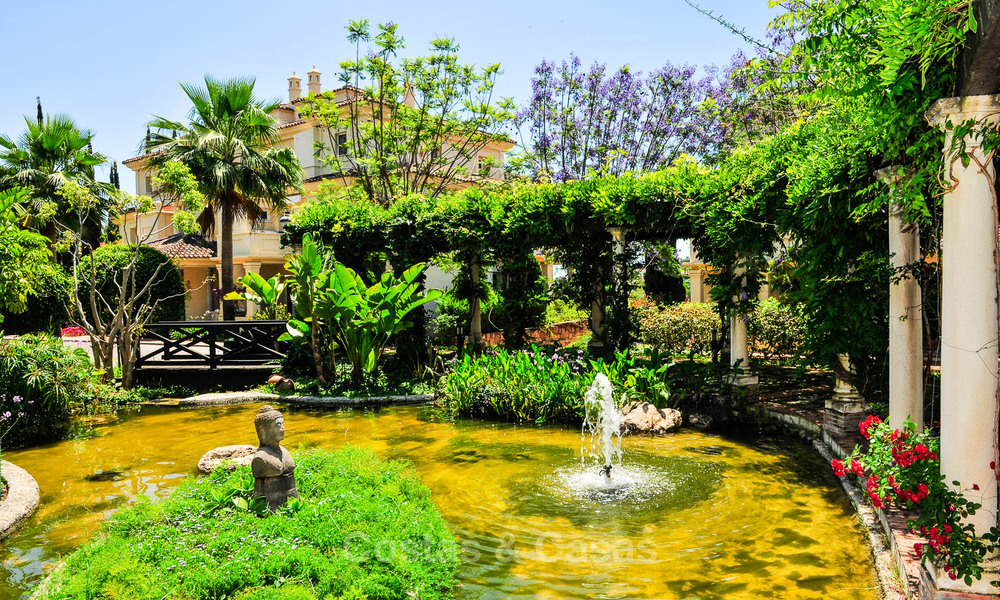 Ruim luxe penthouse te koop aan de golfbaan in Nueva Andalucia, Marbella met panoramisch uitzicht 32103