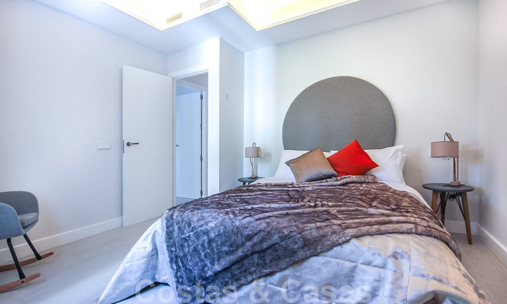 Gerenoveerd ruim luxe appartement te koop, eerstelijnsgolf en instapklaar, Nueva Andalucia, Marbella 32124
