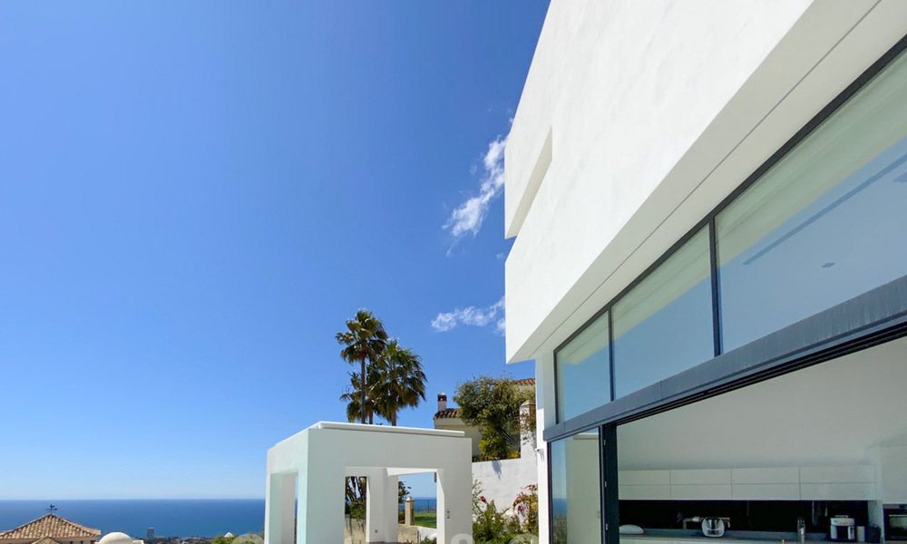 Instapklare nieuwe moderne villa te koop met prachtig open zeezicht in Marbella, dicht bij de stranden en het centrum 32146