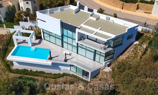 Instapklare nieuwe moderne villa te koop met prachtig open zeezicht in Marbella, dicht bij de stranden en het centrum 32314 