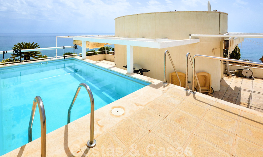 Eerstelijnsstrand penthouse appartement te koop met privézwembad op de New Golden Mile, tussen Marbella en Estepona 32175