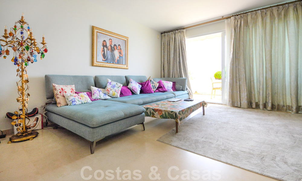 Eerstelijnsstrand penthouse appartement te koop met privézwembad op de New Golden Mile, tussen Marbella en Estepona 32186