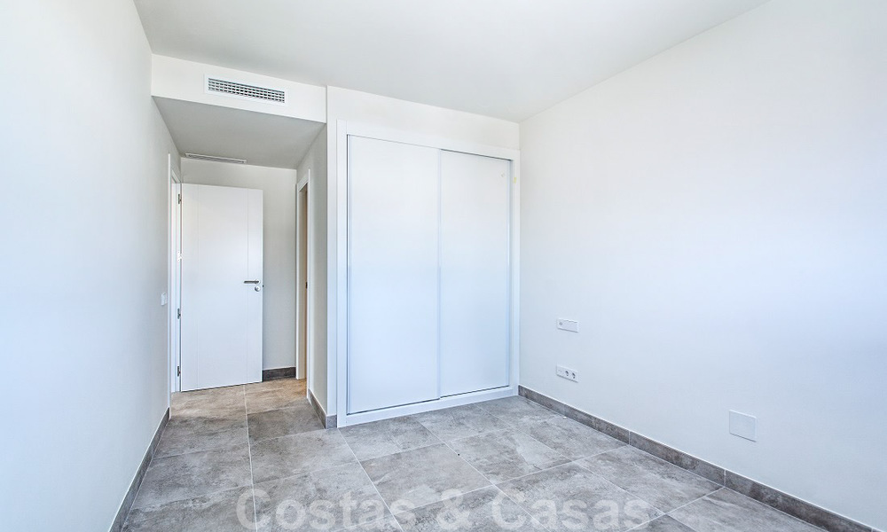 Elegant modern appartement met zee- en stadszicht te koop in het centrum van Estepona 32234