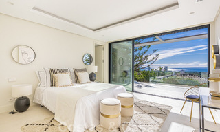 Elegante en ruime moderne nieuwe villa te koop met prachtig panoramisch zeezicht in Elviria, Marbella 32316 
