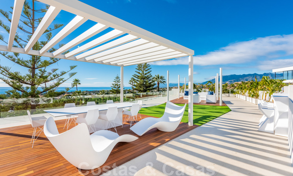 Elegante en ruime moderne nieuwe villa te koop met prachtig panoramisch zeezicht in Elviria, Marbella 32324