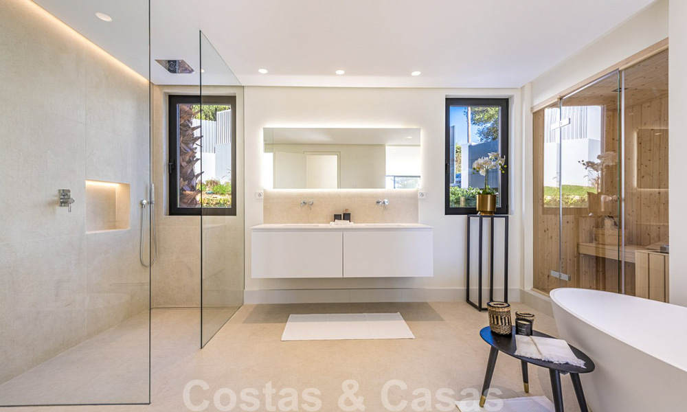 Elegante en ruime moderne nieuwe villa te koop met prachtig panoramisch zeezicht in Elviria, Marbella 32327