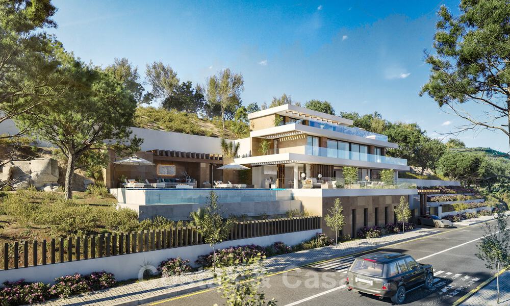 Bouwgronden voor nieuwbouw villa’s met spectaculair uitzicht op de golf, het meer, bergen en de zee tot aan Afrika, in een afgeschermd golfresort te koop in Benahavis - Marbella 32424