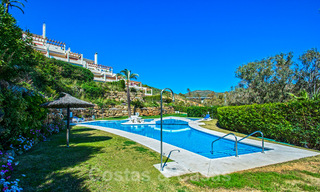 Schitterend zuid gericht penthouse met prachtig zee- en bergzicht te koop in de Golf Valley van Nueva Andalucia, Marbella 32470 