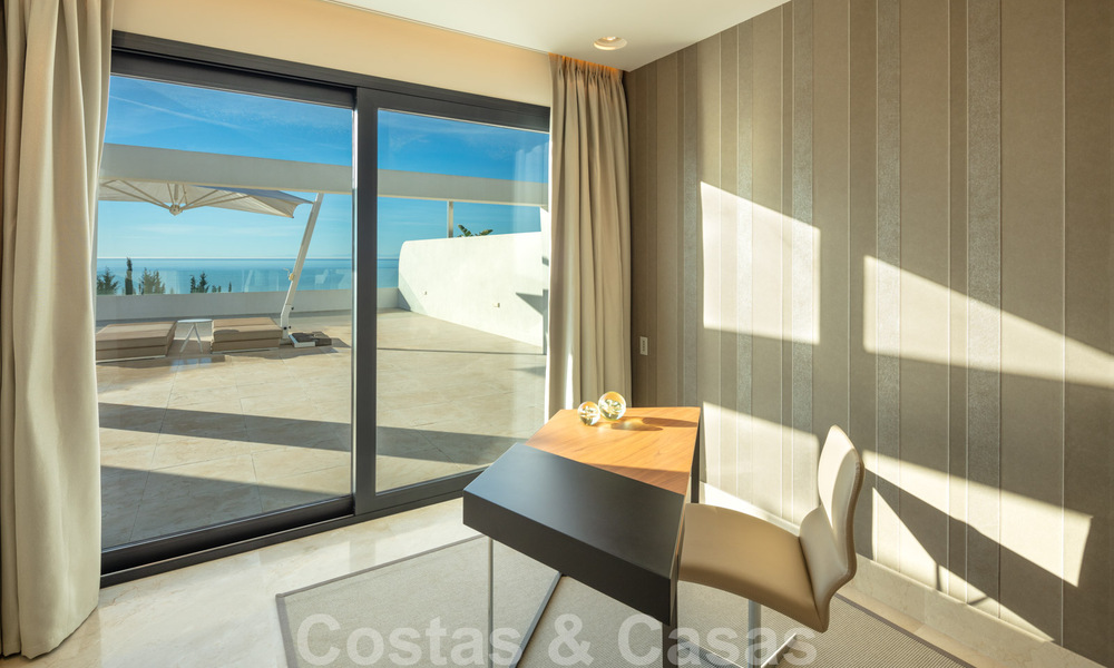 Ruim, modern design penthouse appartement met prachtig zeezicht te koop in Sierra Blanca op de Golden Mile, Marbella 32668