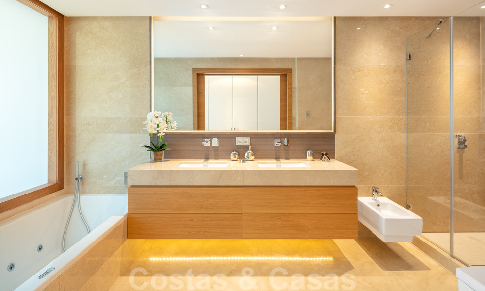 Ruim, modern design penthouse appartement met prachtig zeezicht te koop in Sierra Blanca op de Golden Mile, Marbella 32675