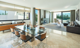 Ruim, modern design penthouse appartement met prachtig zeezicht te koop in Sierra Blanca op de Golden Mile, Marbella 32682 