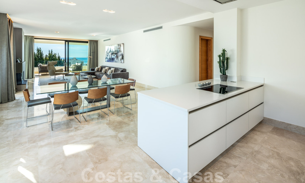 Ruim, modern design penthouse appartement met prachtig zeezicht te koop in Sierra Blanca op de Golden Mile, Marbella 32687