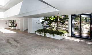 Modern 3 slaapkamer appartement te koop met zeezicht in een eerstelijns golf complex in Benahavis - Marbella 32531 