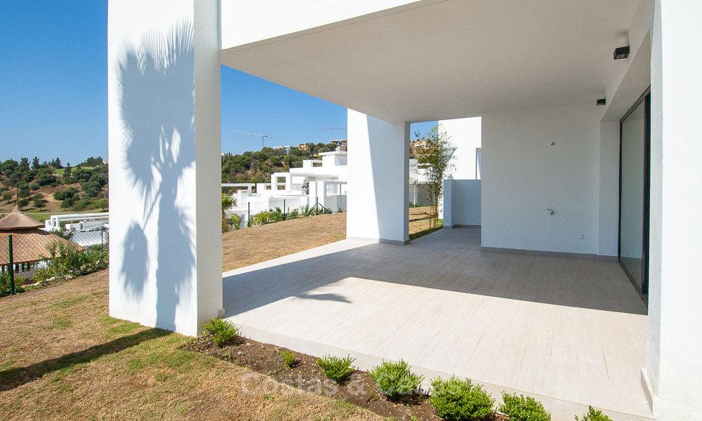 Modern 3 slaapkamer appartement te koop met zeezicht in een eerstelijns golf complex in Benahavis - Marbella 32532