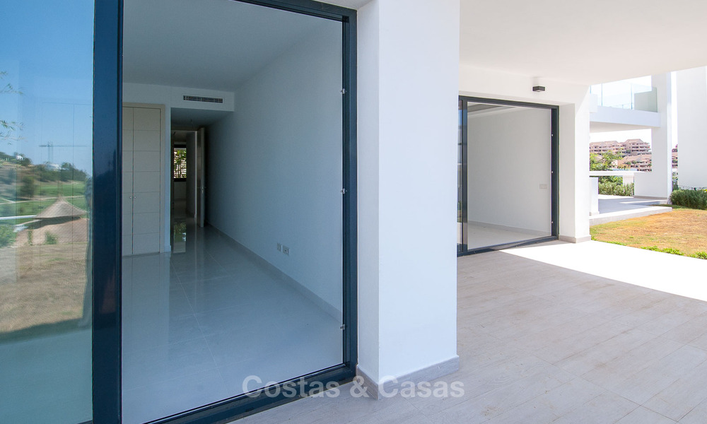 Modern 3 slaapkamer appartement te koop met zeezicht in een eerstelijns golf complex in Benahavis - Marbella 32533
