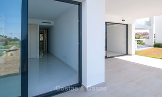 Modern 3 slaapkamer appartement te koop met zeezicht in een eerstelijns golf complex in Benahavis - Marbella 32533 