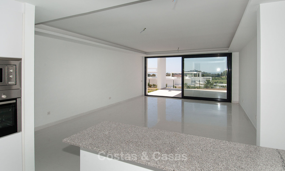 Modern 3 slaapkamer appartement te koop met zeezicht in een eerstelijns golf complex in Benahavis - Marbella 32535