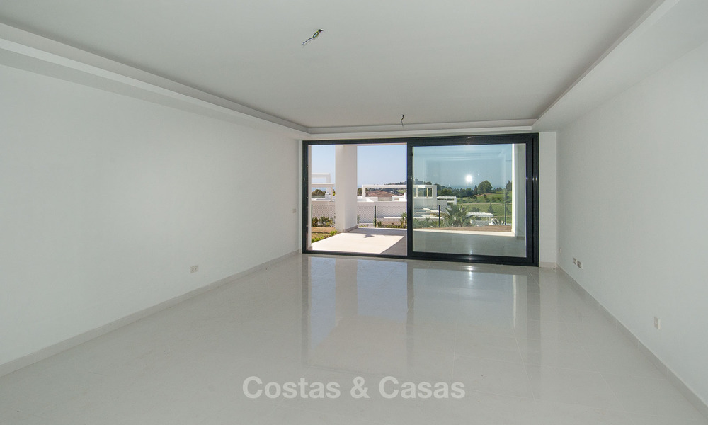 Modern 3 slaapkamer appartement te koop met zeezicht in een eerstelijns golf complex in Benahavis - Marbella 32536