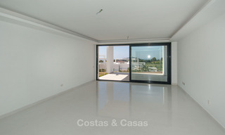 Modern 3 slaapkamer appartement te koop met zeezicht in een eerstelijns golf complex in Benahavis - Marbella 32536 