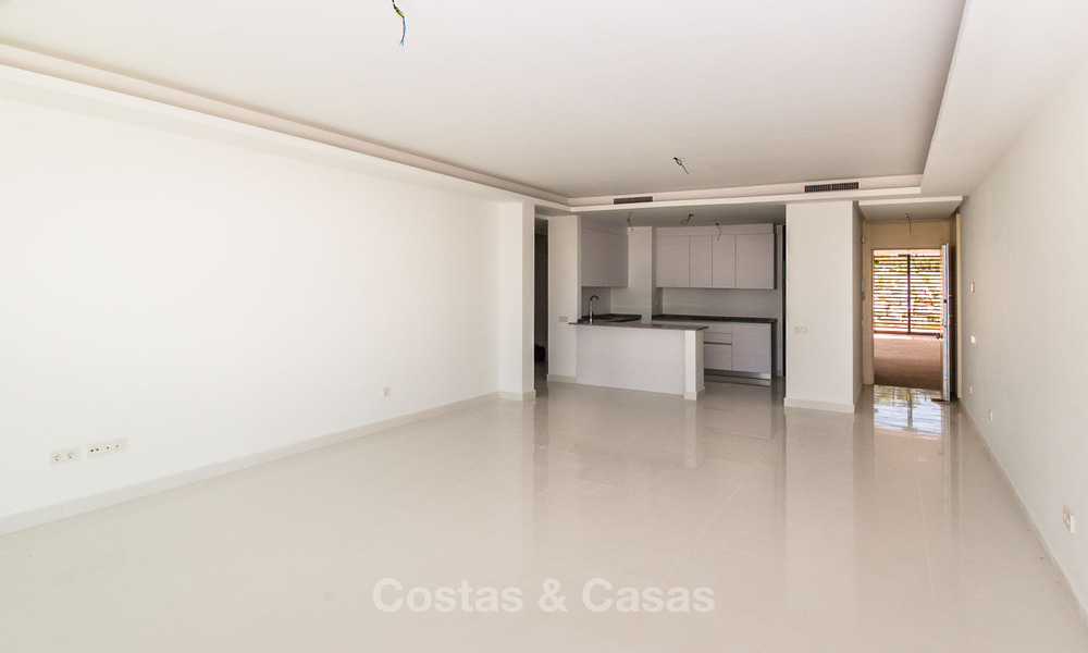 Modern 3 slaapkamer appartement te koop met zeezicht in een eerstelijns golf complex in Benahavis - Marbella 32538