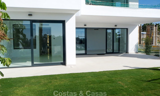 Modern 3 slaapkamer appartement te koop met zeezicht in een eerstelijns golf complex in Benahavis - Marbella 32555 