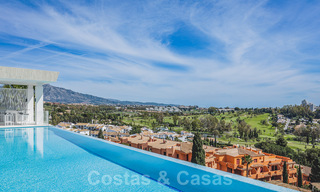 Instapklare exclusieve moderne villa te koop, met panoramisch berg-, golf- en zeezicht in Marbella - Benahavis. 32616 
