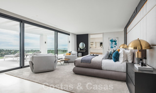 Instapklare exclusieve moderne villa te koop, met panoramisch berg-, golf- en zeezicht in Marbella - Benahavis. 32625 