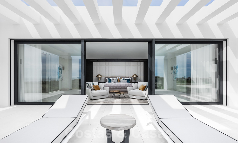 Instapklare exclusieve moderne villa te koop, met panoramisch berg-, golf- en zeezicht in Marbella - Benahavis. 32626