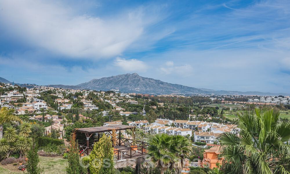 Instapklare exclusieve moderne villa te koop, met panoramisch berg-, golf- en zeezicht in Marbella - Benahavis. 32628