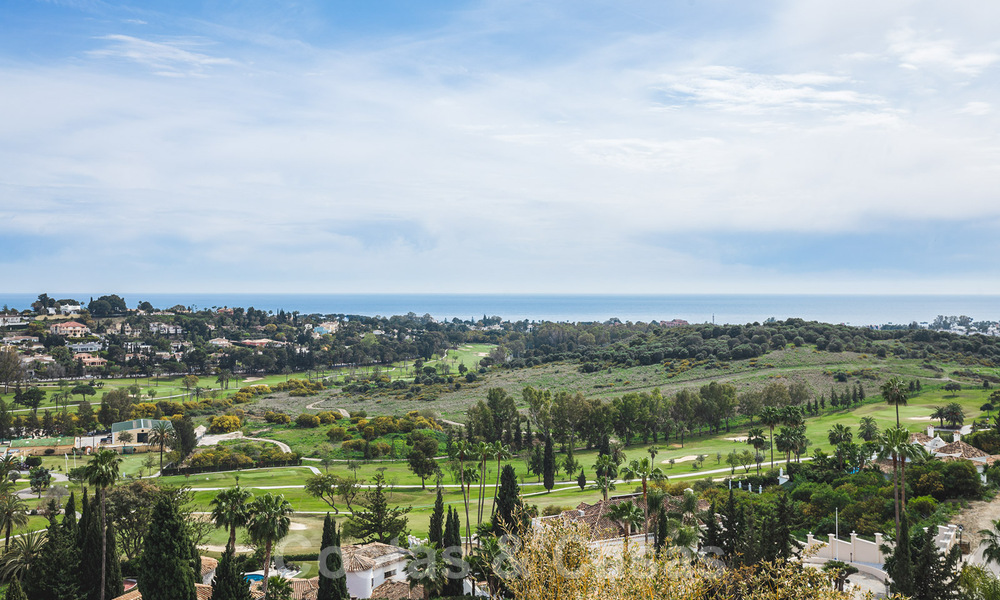Instapklare exclusieve moderne villa te koop, met panoramisch berg-, golf- en zeezicht in Marbella - Benahavis. 32629