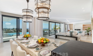 Instapklare exclusieve moderne villa te koop, met panoramisch berg-, golf- en zeezicht in Marbella - Benahavis. 32638 