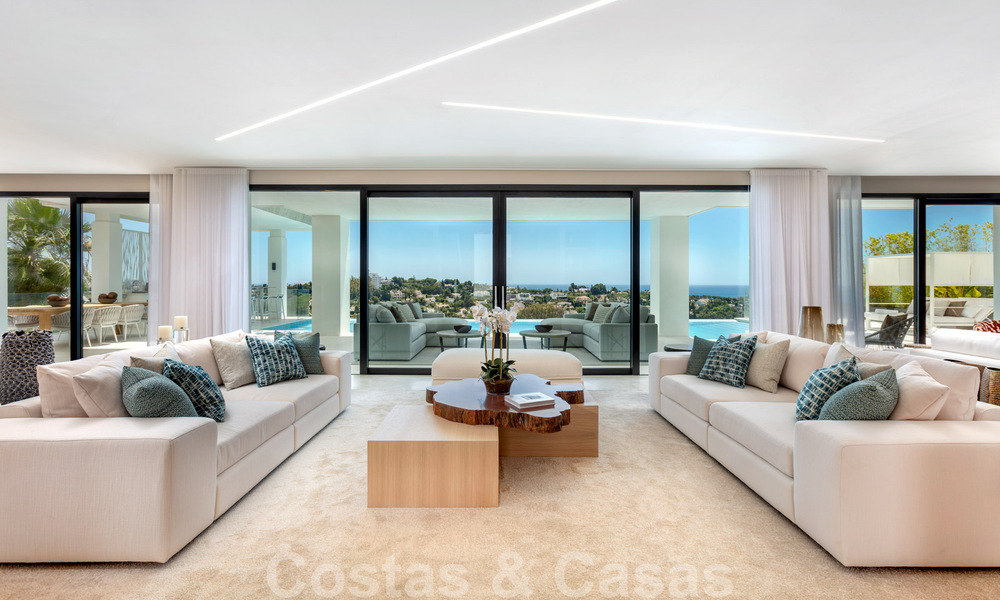 Instapklare exclusieve moderne villa te koop, met panoramisch berg-, golf- en zeezicht in Marbella - Benahavis. 32639