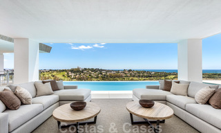 Instapklare exclusieve moderne villa te koop, met panoramisch berg-, golf- en zeezicht in Marbella - Benahavis. 32641 