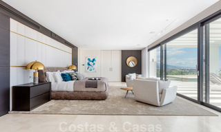 Instapklare exclusieve moderne villa te koop, met panoramisch berg-, golf- en zeezicht in Marbella - Benahavis. 32642 