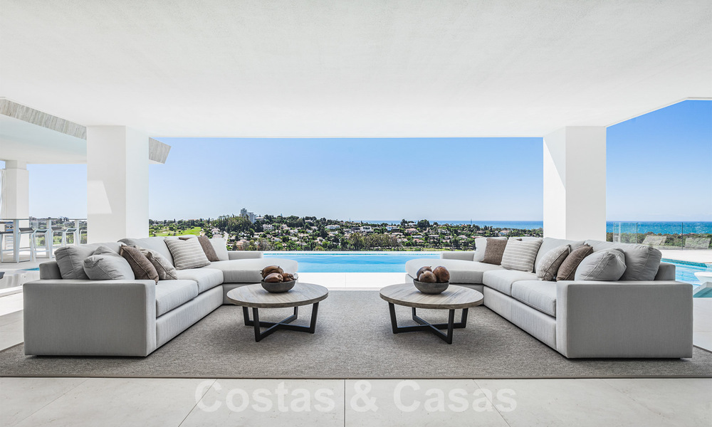 Instapklare exclusieve moderne villa te koop, met panoramisch berg-, golf- en zeezicht in Marbella - Benahavis. 32645
