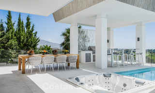 Instapklare exclusieve moderne villa te koop, met panoramisch berg-, golf- en zeezicht in Marbella - Benahavis. 32647 
