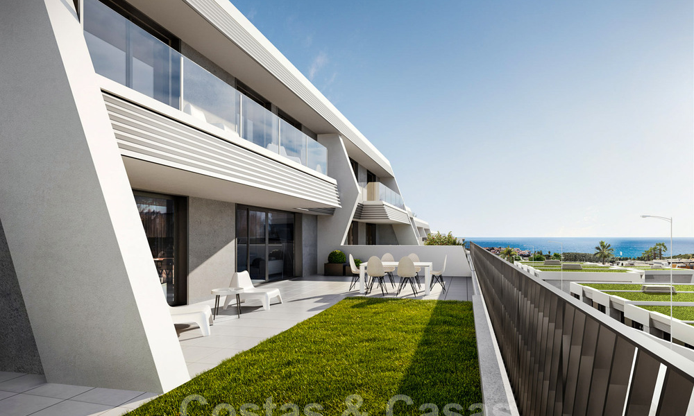 Prachtige nieuwe avant-garde design schakelvilla´s met zeezicht te koop, in een prestigieus golfresort in Mijas Costa, Costa del Sol 32654