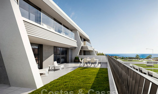 Prachtige nieuwe avant-garde design schakelvilla´s met zeezicht te koop, in een prestigieus golfresort in Mijas Costa, Costa del Sol 32654 