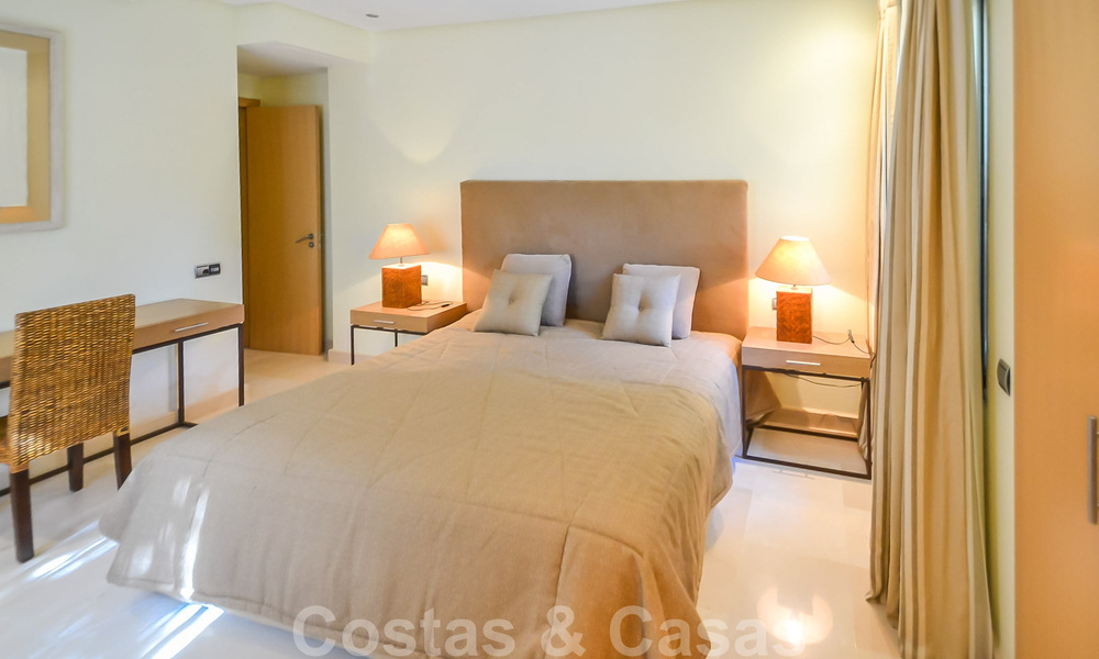 Instapklaar ruim luxeappartement te koop in prestigieus complex aan de Golden Mile in Marbella 32757