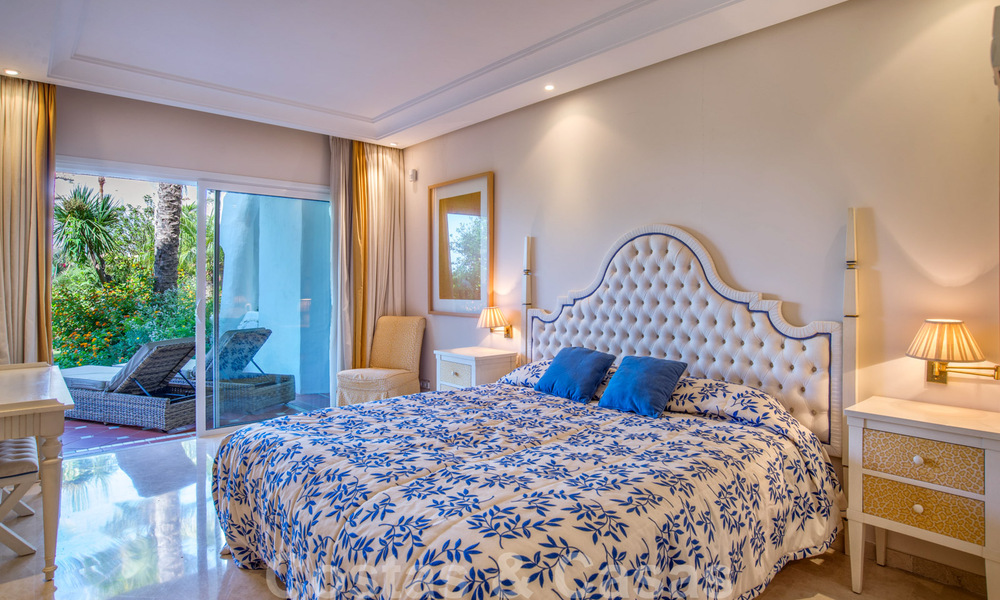 4-Slaapkamer luxeappartement te koop in een eerstelijns strandcomplex op wandelafstand van Puerto Banus in Marbella 32809