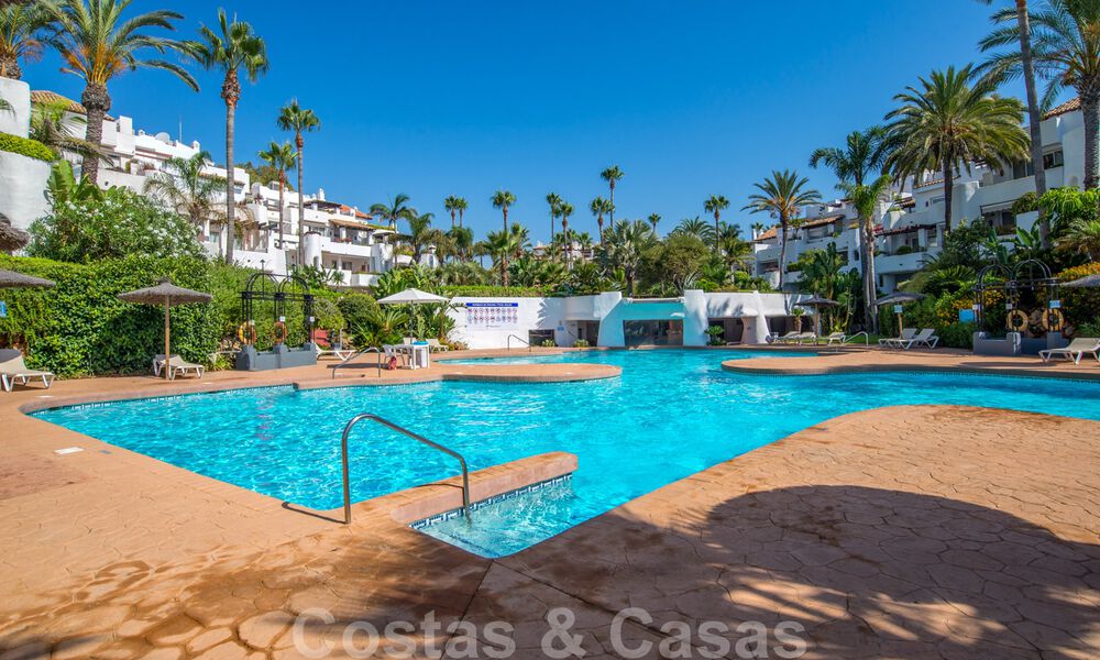 4-Slaapkamer luxeappartement te koop in een eerstelijns strandcomplex op wandelafstand van Puerto Banus in Marbella 32822
